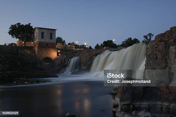 Parque At Dawn De Sioux Falls Dakota Del Sur Foto de stock y más banco de imágenes de Dakota del Sur - Dakota del Sur, Sioux Falls, Caer