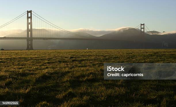 Golden Gatebrücke In Der Abenddämmerung Mit Nebel In Stockfoto und mehr Bilder von Abenddämmerung