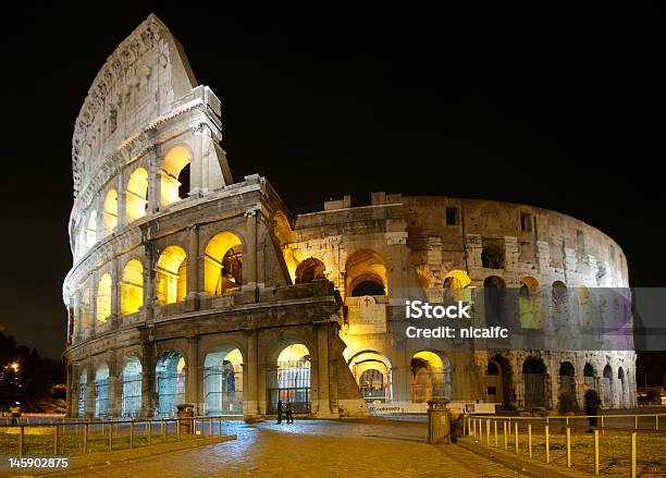 Photo libre de droit de Colisée De Rome banque d'images et plus d'images libres de droit de Amphithéâtre - Amphithéâtre, Antique, Antiquité romaine