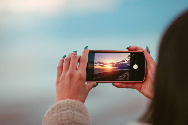 istock take a sunset photo with your phone 1459031999