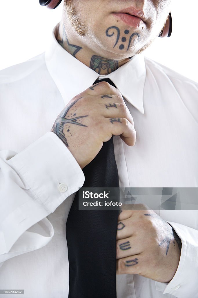Maschio adulto regolazione cravatta. - Foto stock royalty-free di 30-34 anni