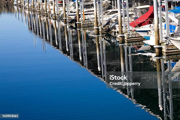 Reflexões De Marina Barcos Edmonds Washington - Fotografias de stock e mais imagens de Atividade Recreativa - Atividade Recreativa, Condado de Snohomish, Lazer