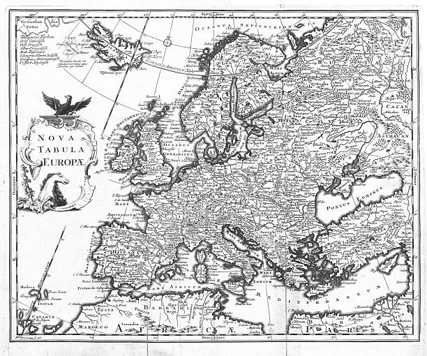 старая карта европы с гравировкой - стиль 18 века стоковые фото и изображения