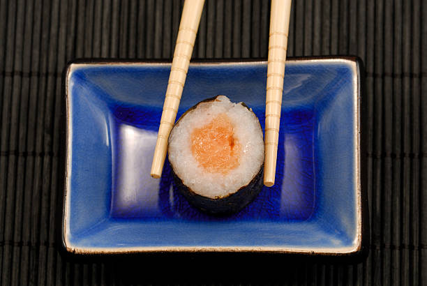 маки-ролл - asian cuisine blue japanese culture still life стоковые фото и изображения