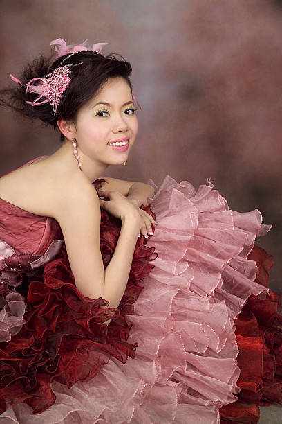 портрет азиатская девушка - circular skirt фотографии стоковые фото и изображения