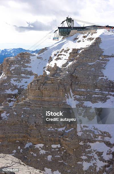 Straßenbahnhaltestelle Stockfoto und mehr Bilder von Abenteuer - Abenteuer, Aktivitäten und Sport, Alpen