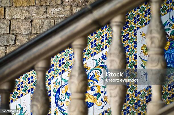 Stone Banisters Con Piastrelle Tradizionali Spagnole - Fotografie stock e altre immagini di Ambientazione interna