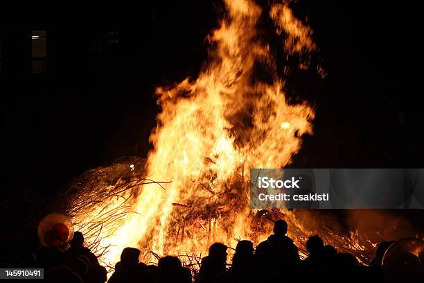 Grande Fuoco - Fotografie stock e altre immagini di Falò - Falò, Notte, Largo - Descrizione generale