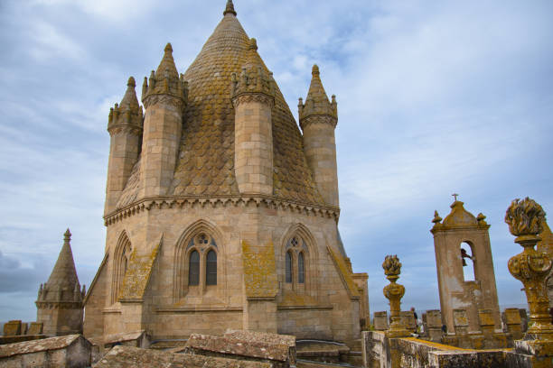 istock gothic cathedral of Evora 1459114434
