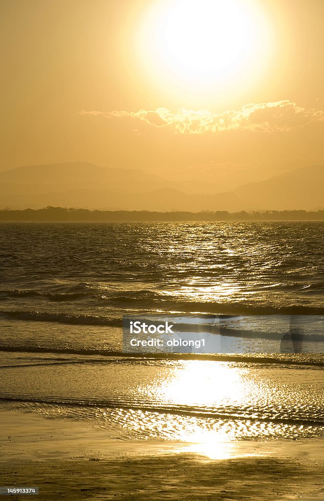 Byron Bay Golden Sunset - Foto de stock de Agua libre de derechos