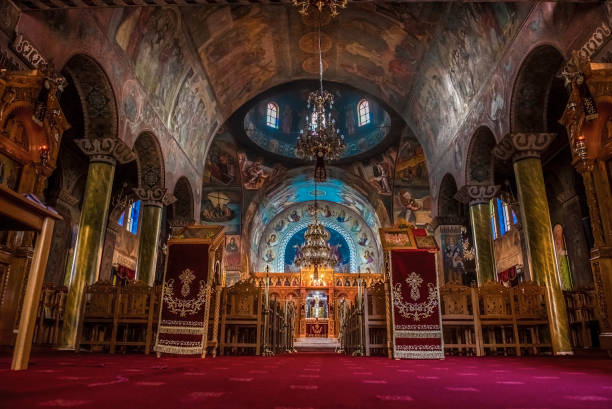 innenansicht der orthodoxen christlichen kirche in griechenland - griechisch orthodoxe kirche fotos stock-fotos und bilder