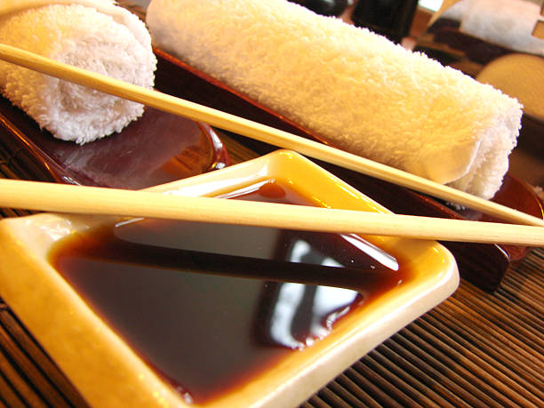 Sushi tabela preparada para o jantar - fotografia de stock