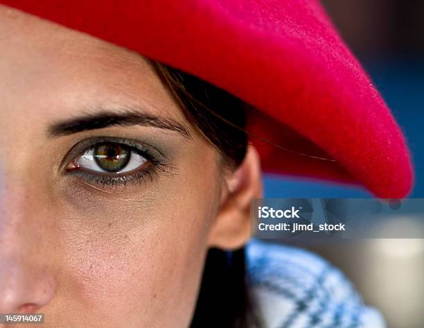 Baskenmützenrot Stockfoto und mehr Bilder von Angesicht zu Angesicht - Angesicht zu Angesicht, Argentinien, Attraktive Frau