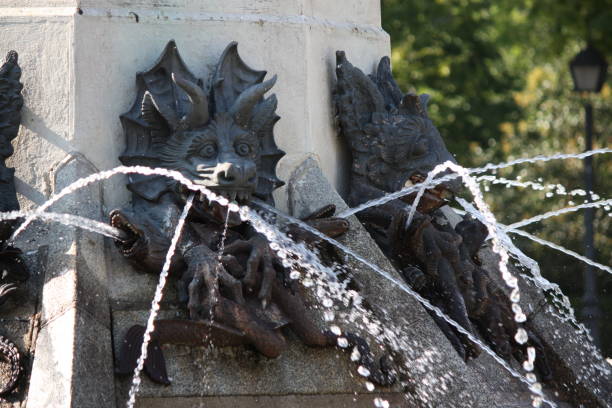 Oran, Algeria: colonial fountain detail - Place Abdelmalek Ramdane - photo by M.Torres