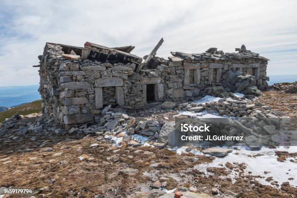 Collapsed Refuge Of The King In The Sierra De Gredos Spain Stock Photo - Download Image Now