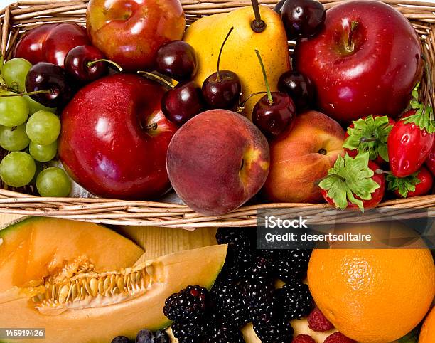 Obstkorb Stockfoto und mehr Bilder von Apfel - Apfel, Bildhintergrund, Birne