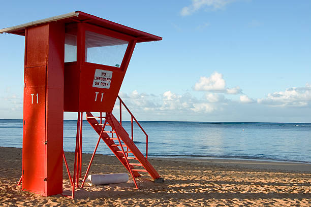 監視員はおりません。 - lifeguard orange nature beach ストックフォトと画像