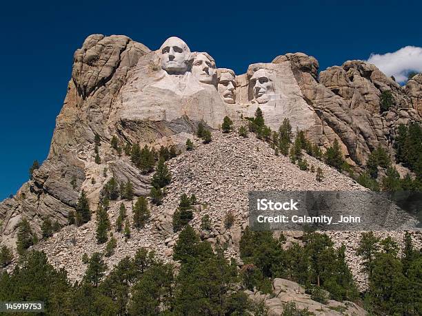 Monte Rushmore Con Deep Sky - Fotografie stock e altre immagini di Abramo Lincoln - Abramo Lincoln, Colline Nere, Composizione orizzontale