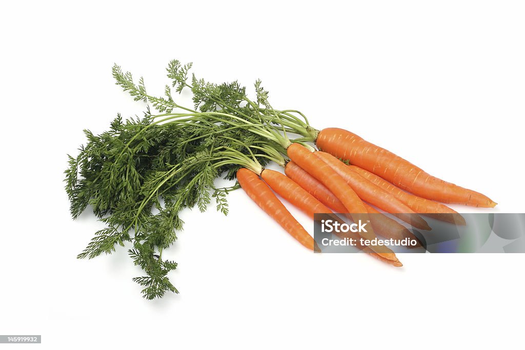 Carote su sfondo bianco - Foto stock royalty-free di Cima di carota