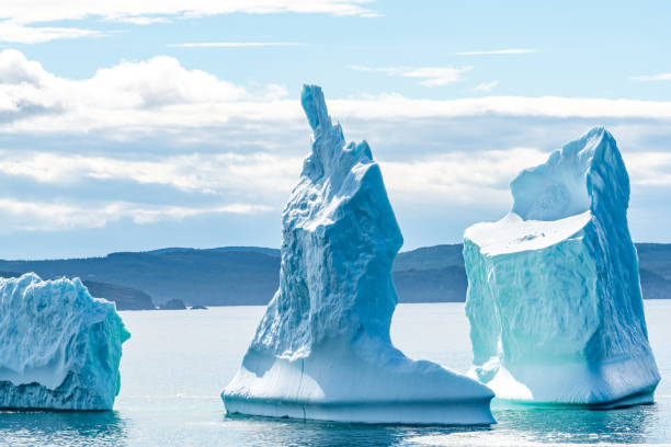 iceberg sulla wolf cove, bonavista, terranova e labrador, canada - newfoundland foto e immagini stock