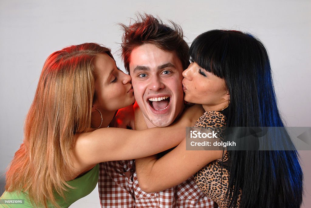 Três alegre sorrindo jovens - Foto de stock de Abraçar royalty-free