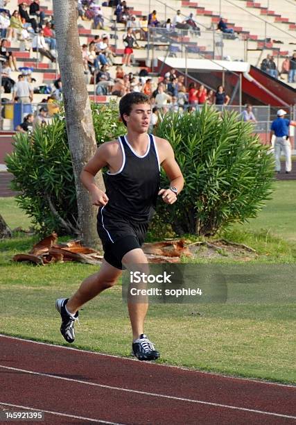 Foto de Pista De Corrida e mais fotos de stock de Pista de Corrida - Pista de Corrida, Adolescente, Meninos Adolescentes