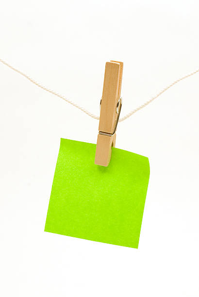 чистый лист бумаги на пэг - clothesline clothespin adhesive note bulletin board стоковые фото и изображения