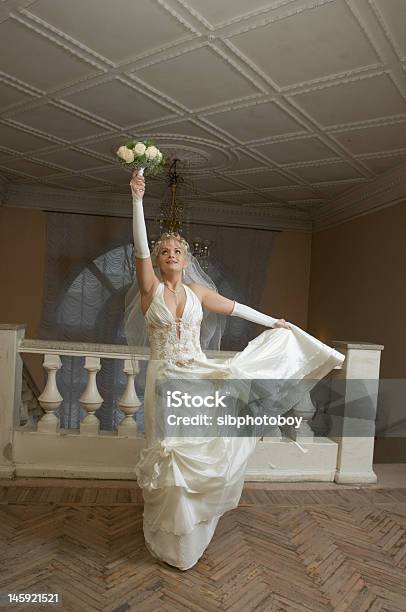 Danza Sposa Con Mazzo Di Fiori - Fotografie stock e altre immagini di Adulto - Adulto, Amore, Ballerina - Ballerino