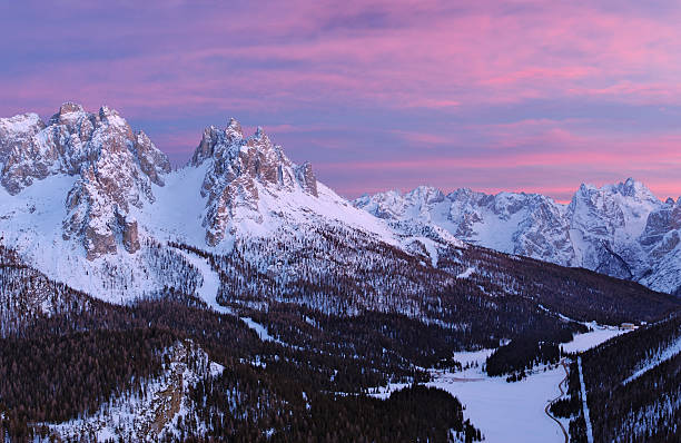 Lago Misurina e Cadini grupo (Montanhas Dolomitas-Itália - fotografia de stock