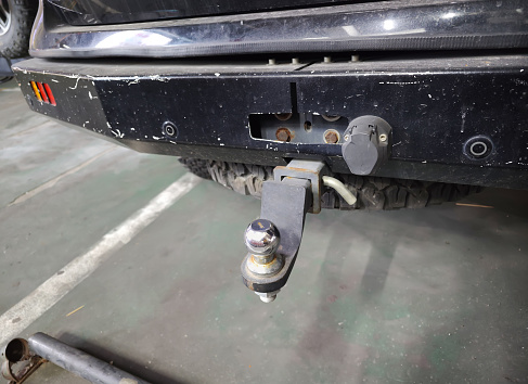 Tow hitch for towing a trailer of