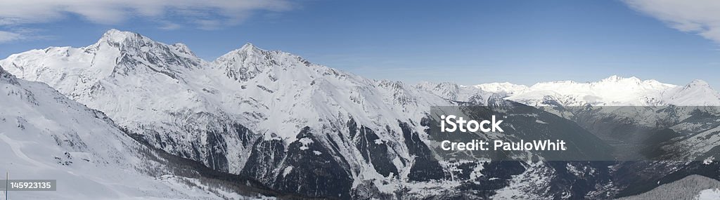 Vista panorámica de las montañas en los alpes franceses de - Foto de stock de Actividad libre de derechos