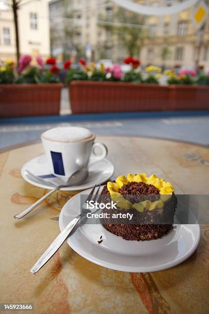 Foto de Bolo De Cappuccino e mais fotos de stock de Alimentação Não-saudável - Alimentação Não-saudável, Açúcar, Bebida