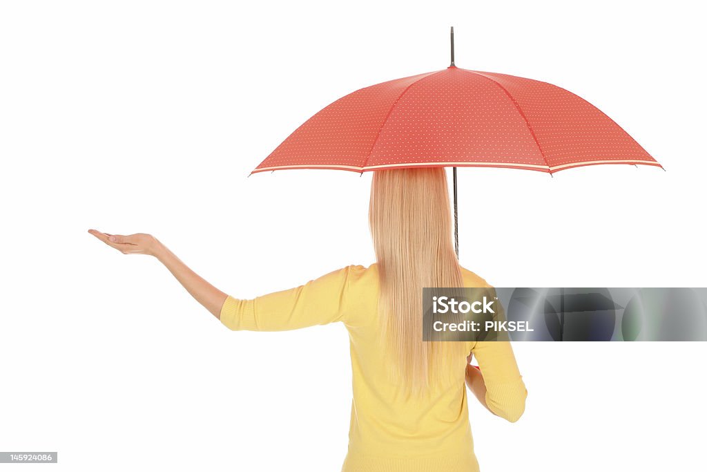 Mulher verificando para chuva - Foto de stock de Guarda-chuva royalty-free