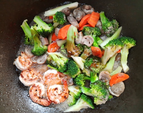Cooking Stir fried Broccoli and Carrot with shrimps - food preparation.