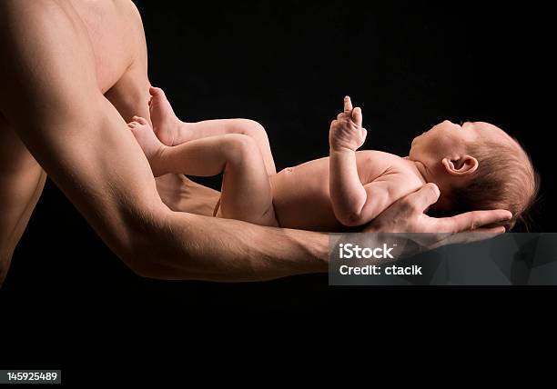 베이비 기부 가운데 손가락을 아기에 대한 스톡 사진 및 기타 이미지 - 아기, 격노한, 귀여운