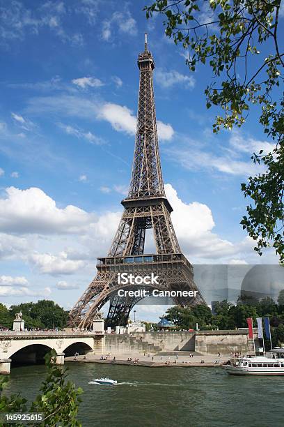Эйфелева Башня На Реку Sene Париж Франция — стоковые фотографии и другие картинки Архитектура - Архитектура, Башня, Большой
