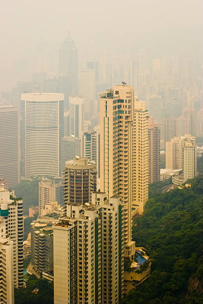 Hong Kong na névoa - foto de acervo