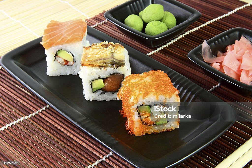 Sushi w brązowy Serwetka - Zbiór zdjęć royalty-free (Awokado)