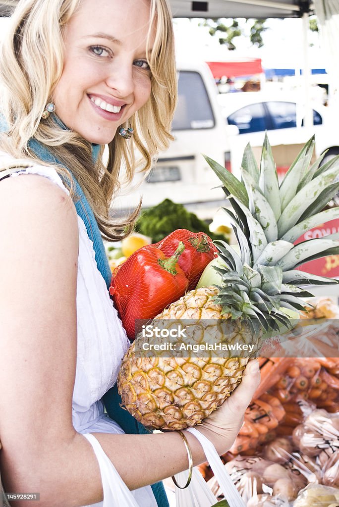 Bela Menina compras Frutas e vegtables - Royalty-free Adolescente Foto de stock