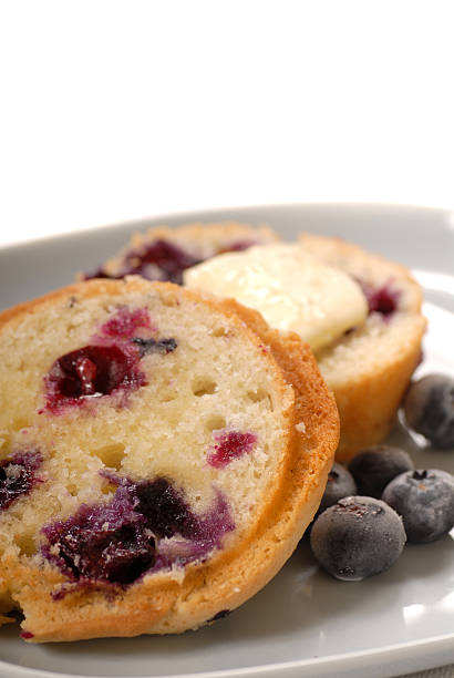 얇게 썬 블루베리 머핀, 버터 - muffin blueberry muffin blueberry butter 뉴스 사진 이미지