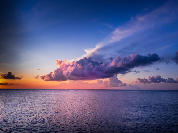 istock Mesmerizing view of a beautiful seascape at scenic sunset 1459299501