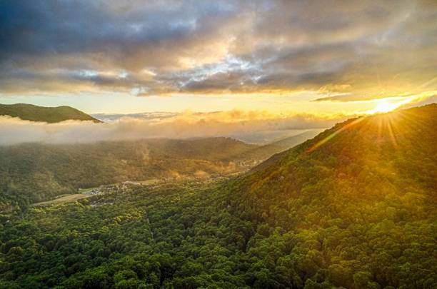 luftbild-naturlandschaft im maggie valley north carolina - cherokee north carolina asheville blue ridge parkway stock-fotos und bilder