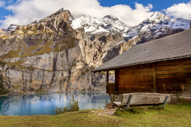 oeschinnensee, wooden chalet and swiss alps, switzerland. - switzerland cold green rock imagens e fotografias de stock