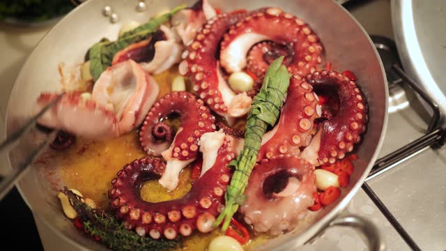 Cooking cuttlefish, squid and octopus