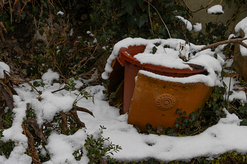 Frost damage of a terracotta pot in winter