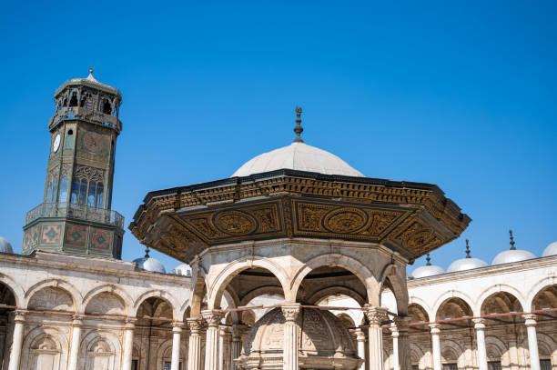 mesquita muhammad ali, salah al din, cidadela do cairo, egipto - courtyard arch arabic style cairo - fotografias e filmes do acervo