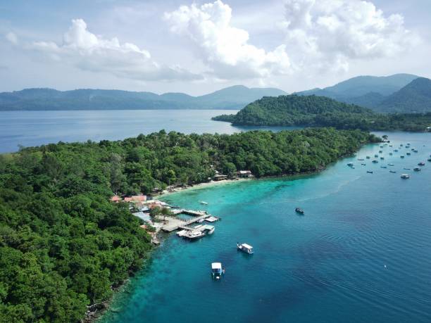 rubiah island Rubiah Island is an island in Sabang which is usually used as a diving spot to enjoy the beauty of the coral sabang beach stock pictures, royalty-free photos & images