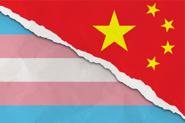 china und trans-flagge zerrissenes papier grunge hintergrund. konzept von konflikt und trans-rechten. china vs. trans-community-metapher. spannung und krise für bürgerrecht und gay pride, freiheit und liebeskonzept - gay man gay pride civil rights pride stock-fotos und bilder