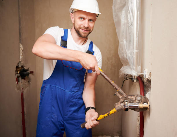 istock Man plumber using pipe pressing tool in apartment under renovation. 1459405850