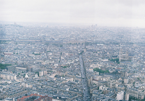 Great panoramic view from Montparnasse Tower (15th arrondissement) - Musée d´Orsay, Louvre Museum, Tuileries Gardens, Musée L'Orangerie, Madeleine Church, Luxor Obelisk at the Place de la Concorde, Paris Opera and Basilica of Sacré-Cœur de Montmartre - Paris/France